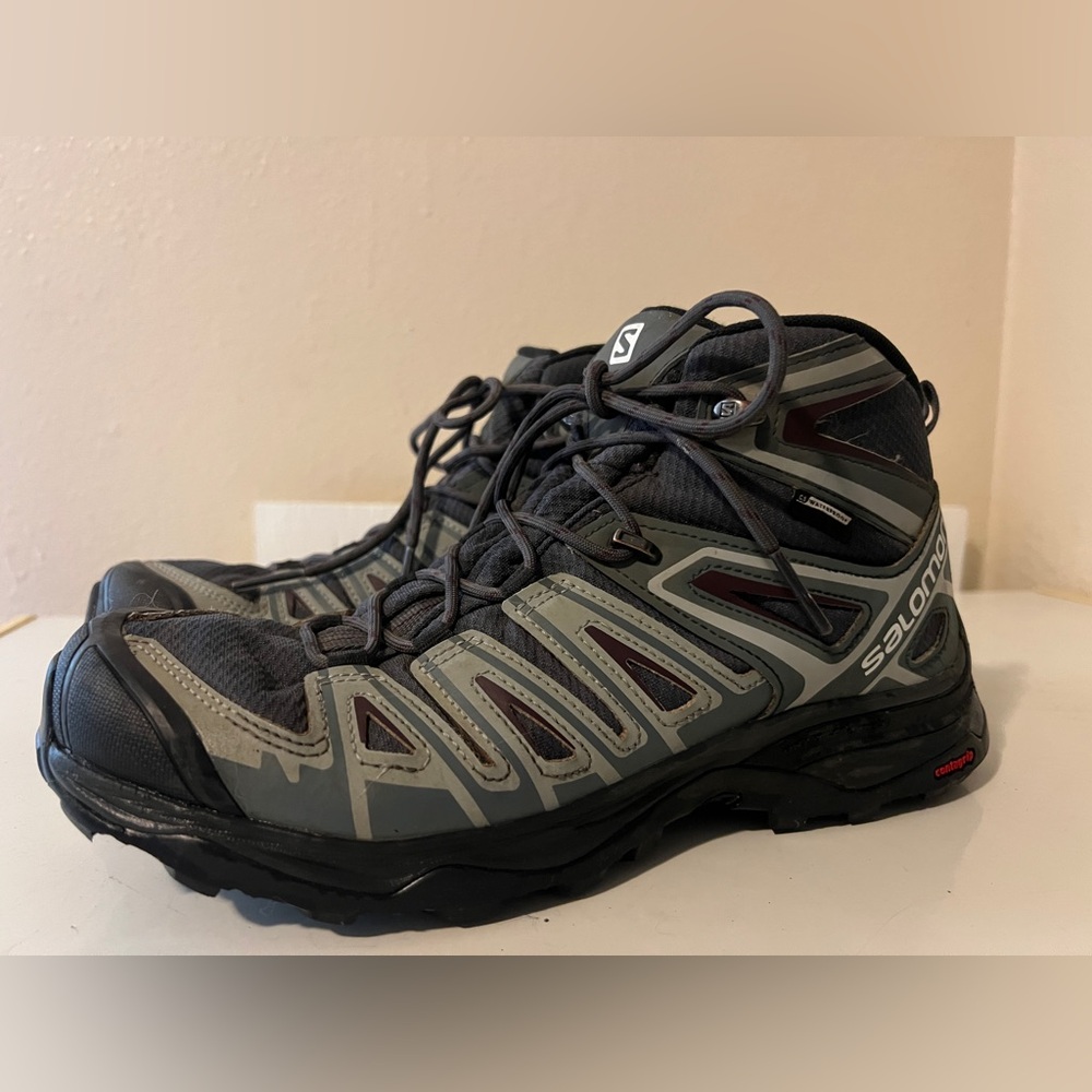 Salomon Men's Gray and Black Athletic Trail Shoes